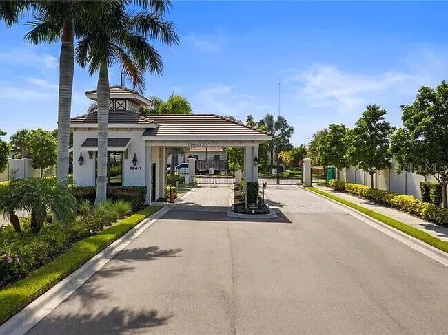 Building Photo - 9904 Hilltop Dr