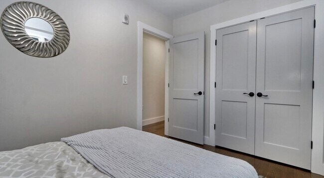 Building Photo - 15 W Bellflower St