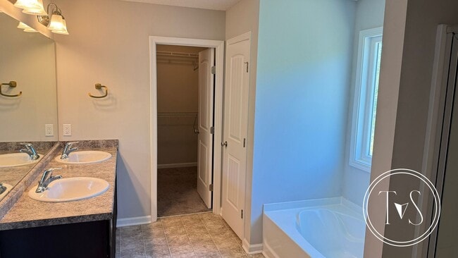 Building Photo - SPRING MOVE-IN SPECIAL and RATE DROP ALERT...