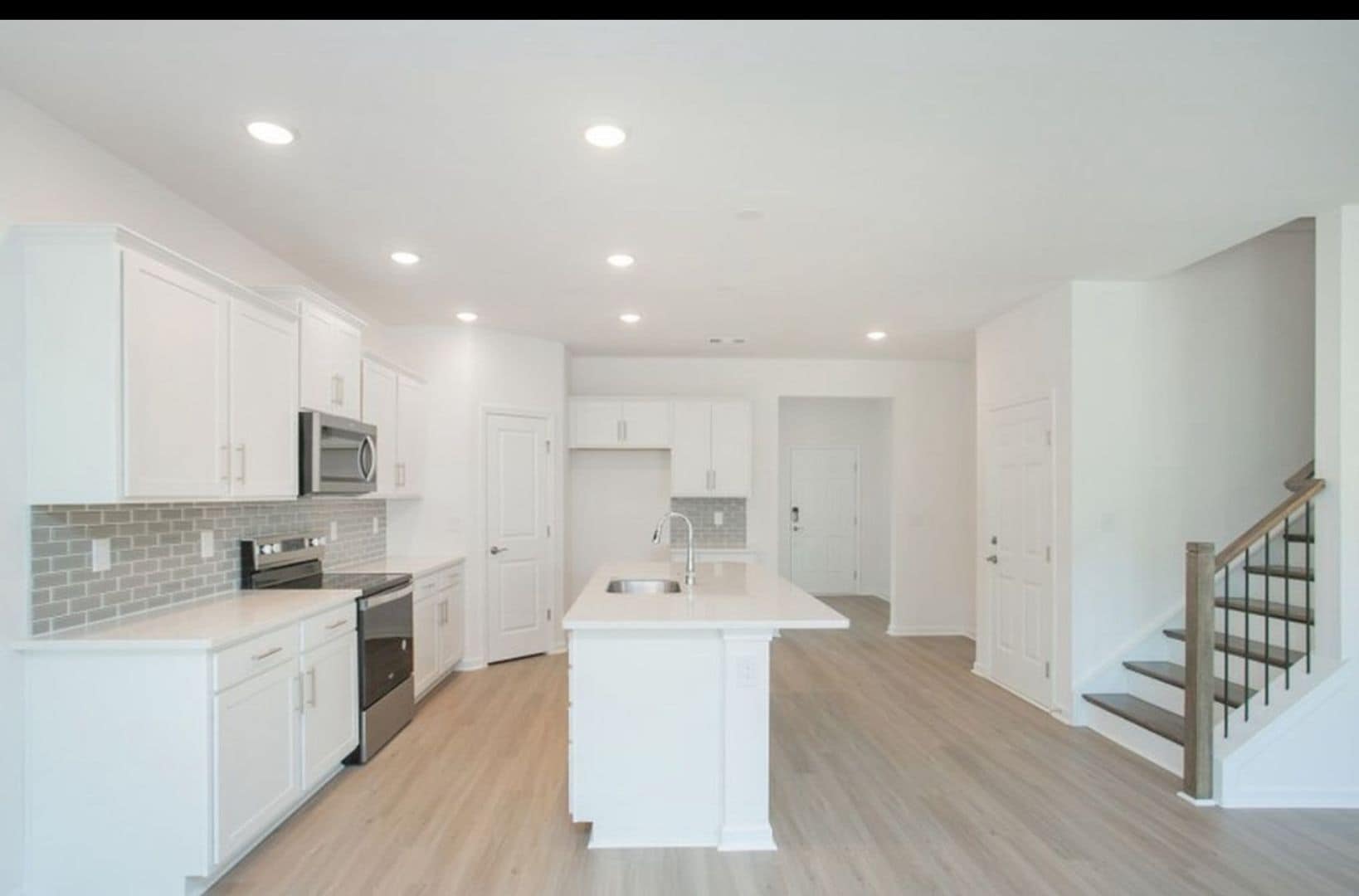 Building Photo - 448 Jet Strm Dr
