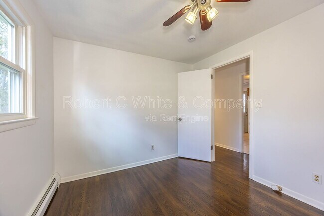 Building Photo - 32 Marshall St