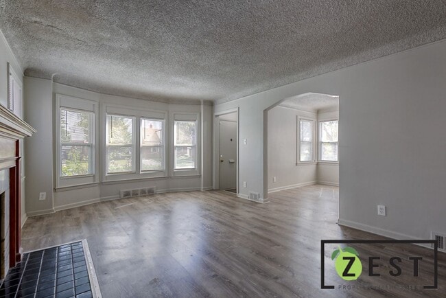 Building Photo - Amazing 3 bed 1 bath Home