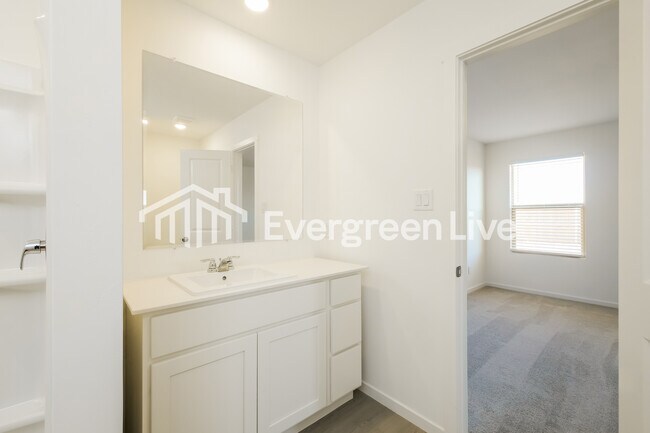 Building Photo - 12528 Huntington Rdg Wy