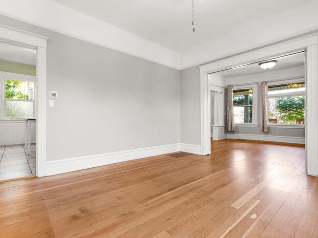 Building Photo - 5 bedroom, 2 bath in North Portland - Bois...