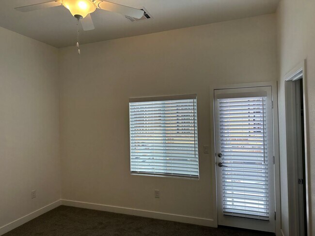 Building Photo - Experience Modern Elegance in this Summerlin Townhouse