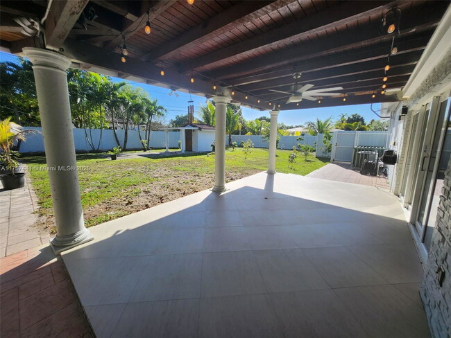 Building Photo - 4301 SW 85th Ave