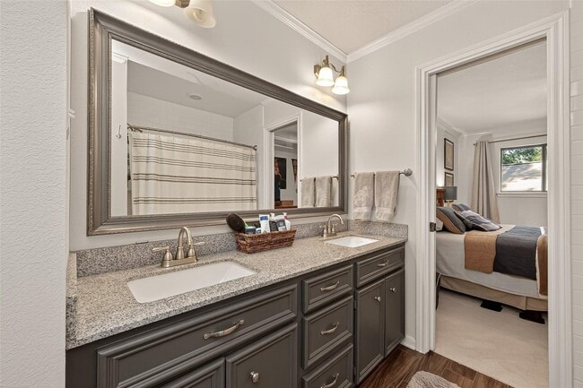 Building Photo - 9622 Fenchurch Dr