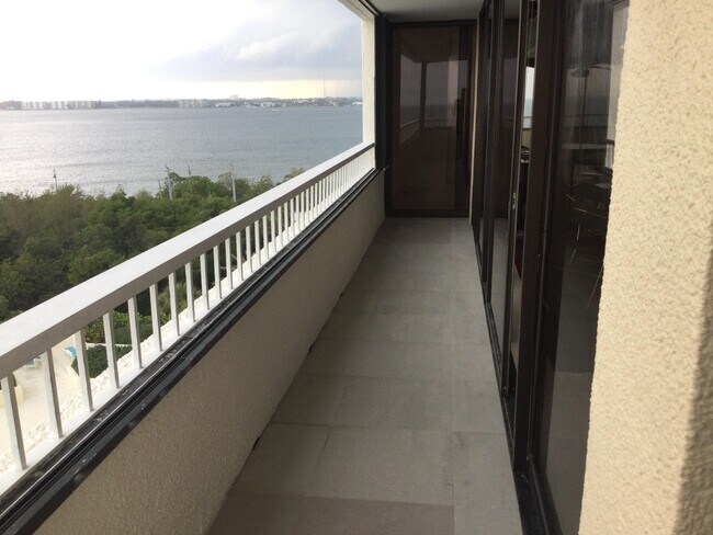Building Photo - 5280 N Ocean Dr