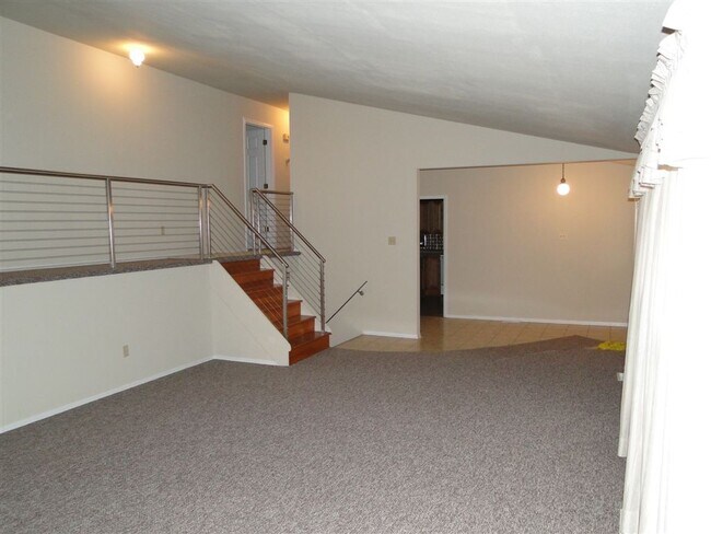 Building Photo - 6930 Birdie Ln