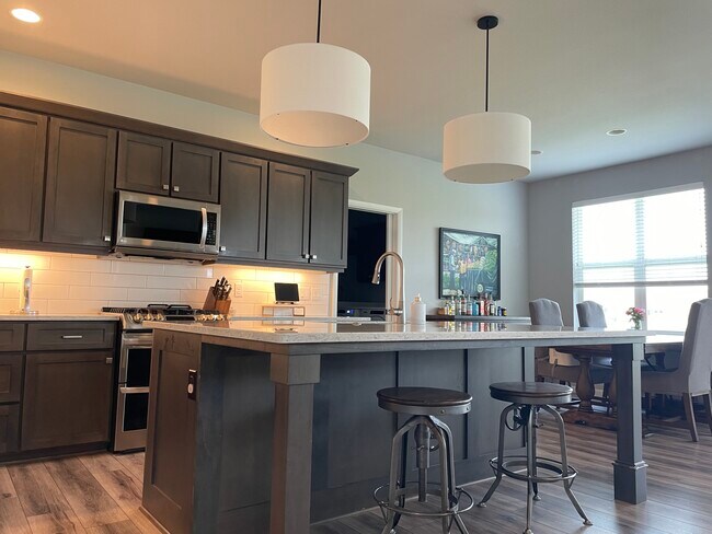 Building Photo - 708 Gingergrass Way