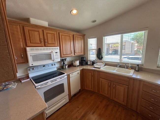 Building Photo - 17200 W Bell Rd