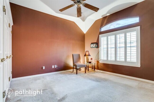Building Photo - 2885 Ridgedale Dr