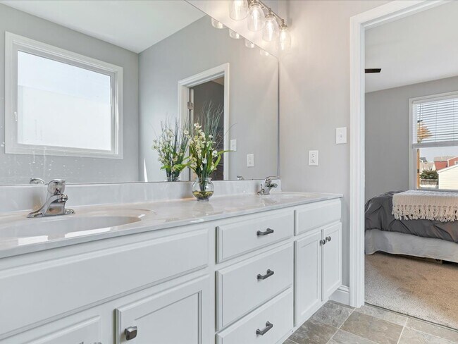 Building Photo - 3334 Simeon Bunker St