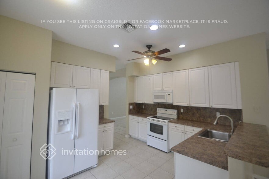 Building Photo - 2048 SW 176th Terrace