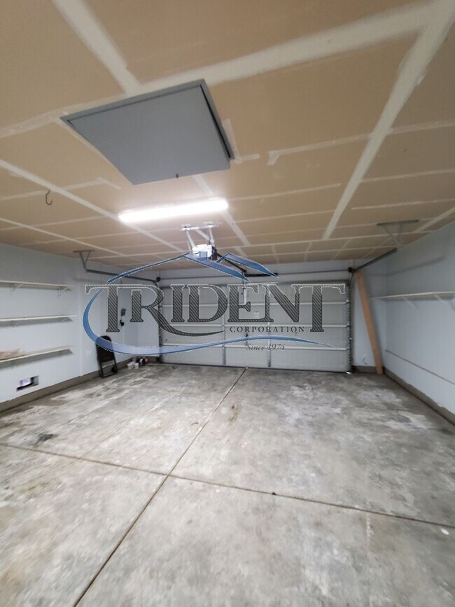 Building Photo - 3 bedroom bath near schools and parks