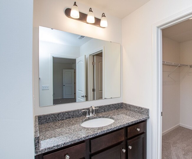 Building Photo - BEAUTIFUL 3BD/2.5BTH Townhome in Belmont a...