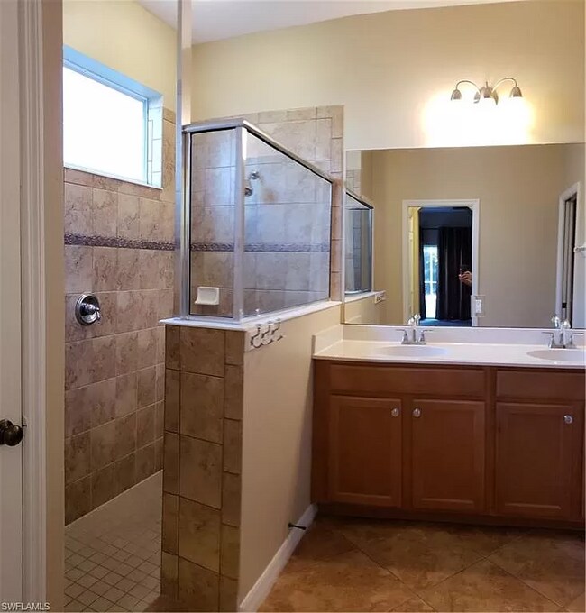 Master Bdrm Bath - 2458 Blackburn Cir