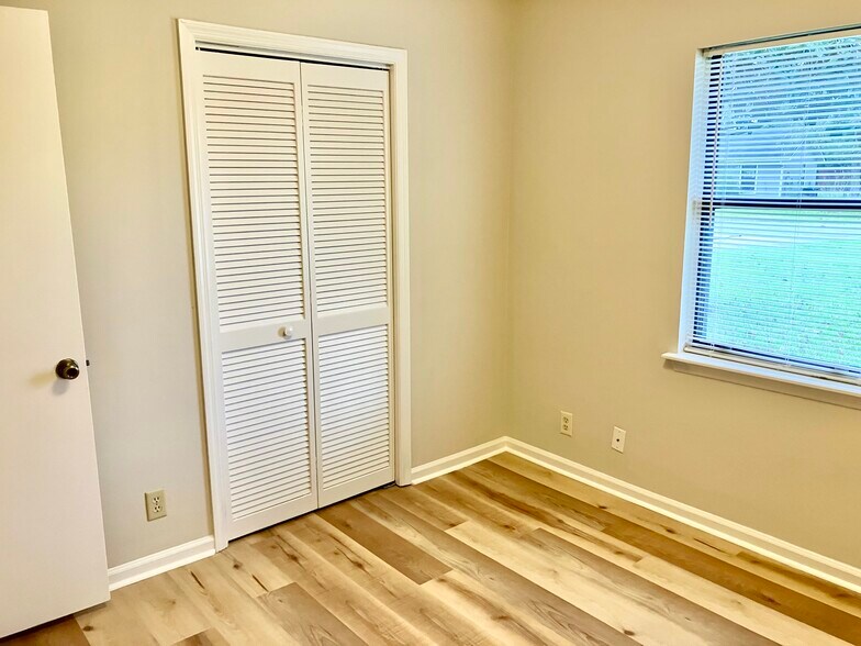 Building Photo - 204 Tuscarora Ct