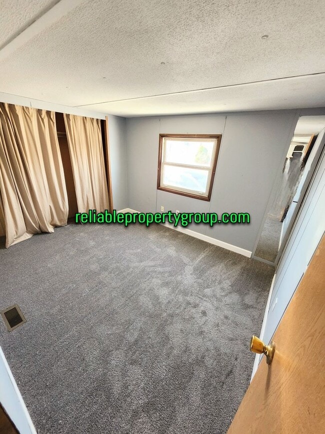 Building Photo - New Listing in Fort Wayne