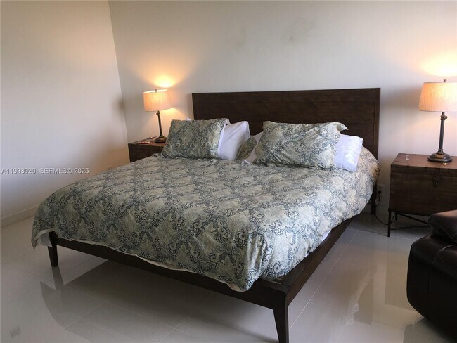 Building Photo - 201 Crandon Blvd