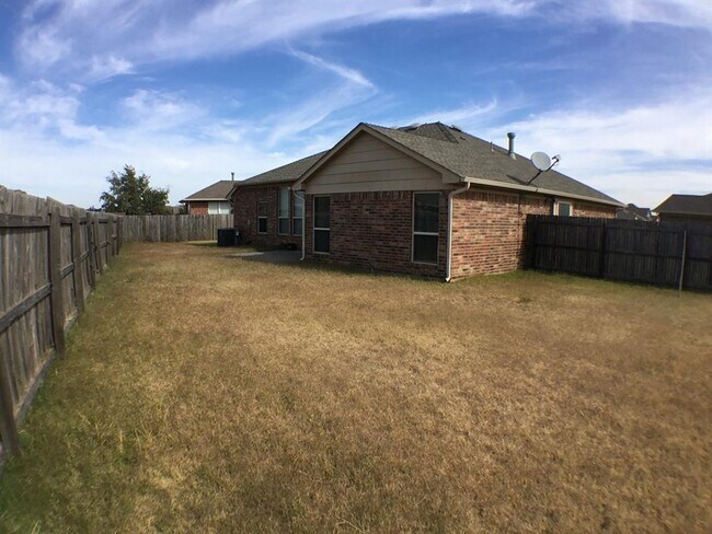 Building Photo - 18001 Montoro Way
