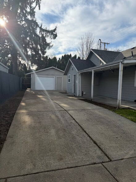 Building Photo - 3015 Fruit Valley Rd