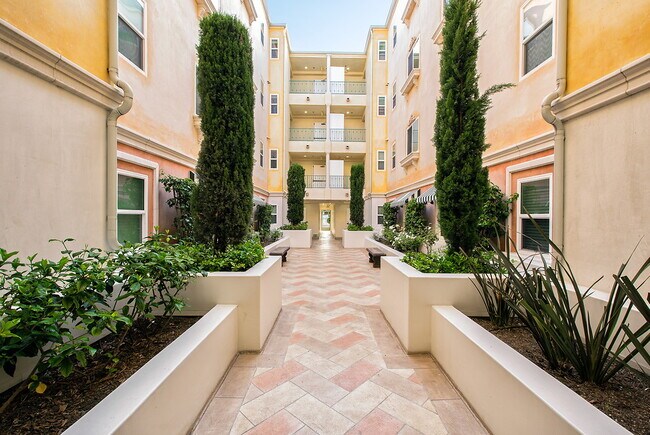 Building Photo - Allegro