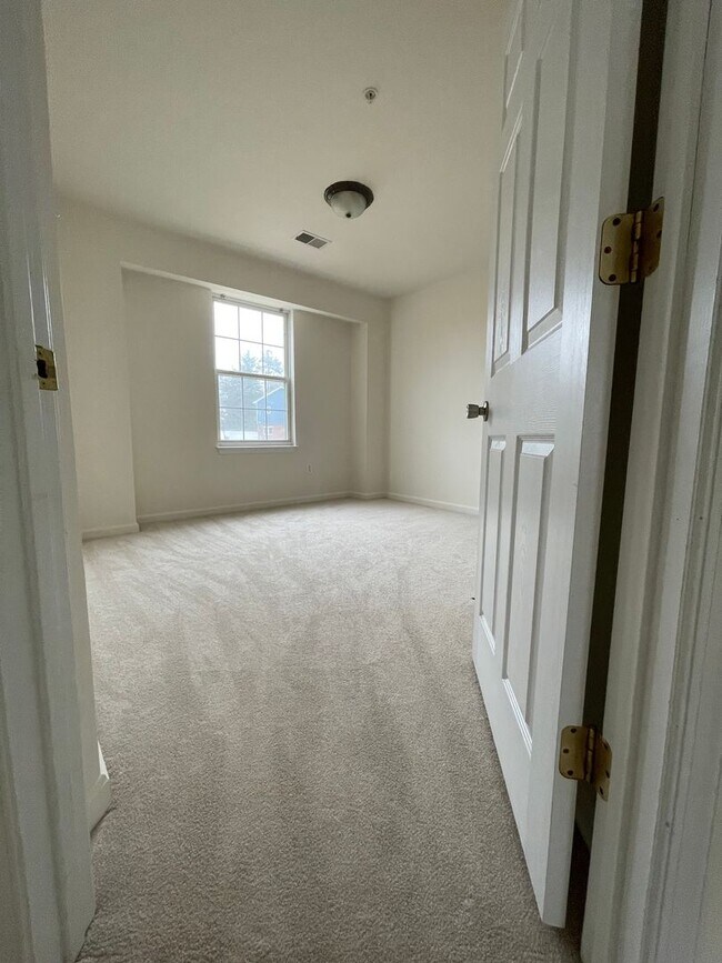 Building Photo - Spacious & Updated Home in the Heart of Hyattsville