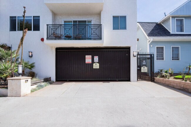 Building Photo - 2721 2nd St