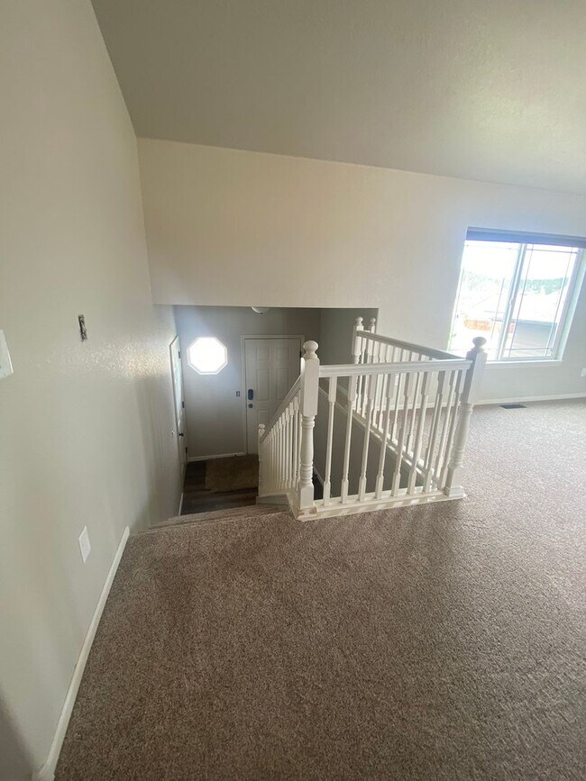 Building Photo - 4 BED | 3 BATH | 3 CAR GARAGE | SUMMERSET