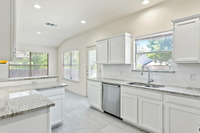 Building Photo - 1517 Thibodeaux Dr