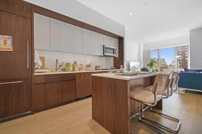 Building Photo - 75 Park Ln S