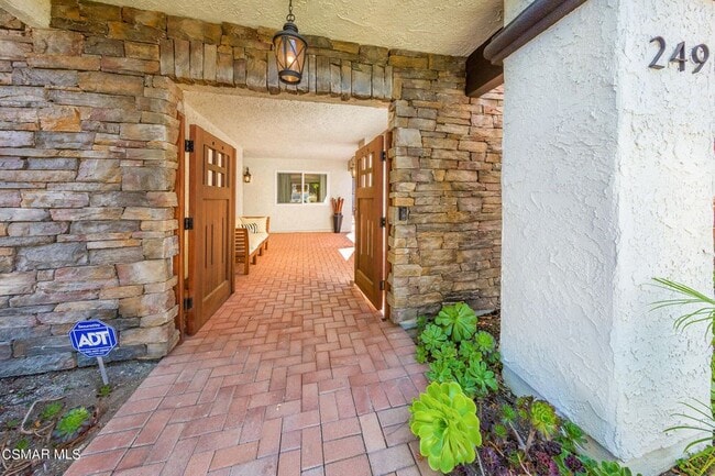 Building Photo - 249 Greenmeadow Dr