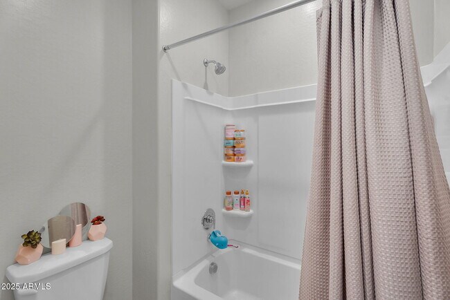 Building Photo - 9418 E Theia Dr