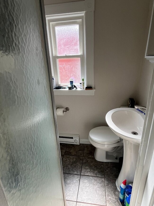 Building Photo - Updated 3-Bedroom, 1-Bathroom Home in Lanc...