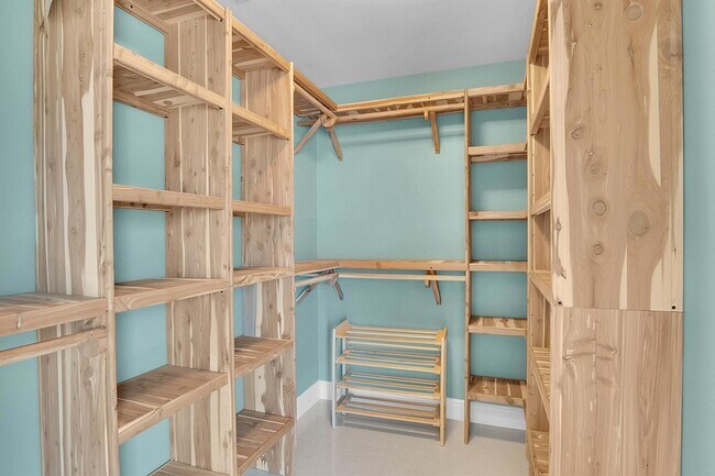 Building Photo - 8631 Steeplechase Dr