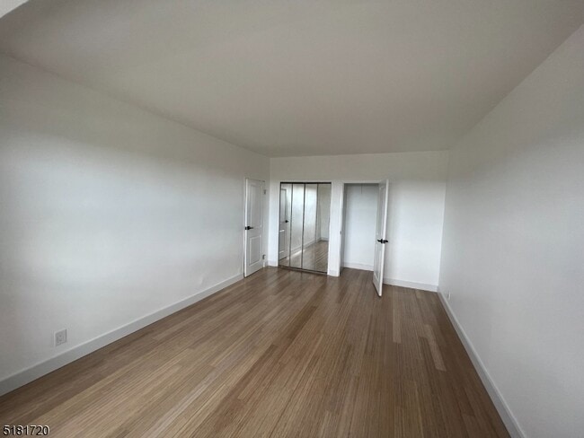 Building Photo - 285 Aycrigg Ave