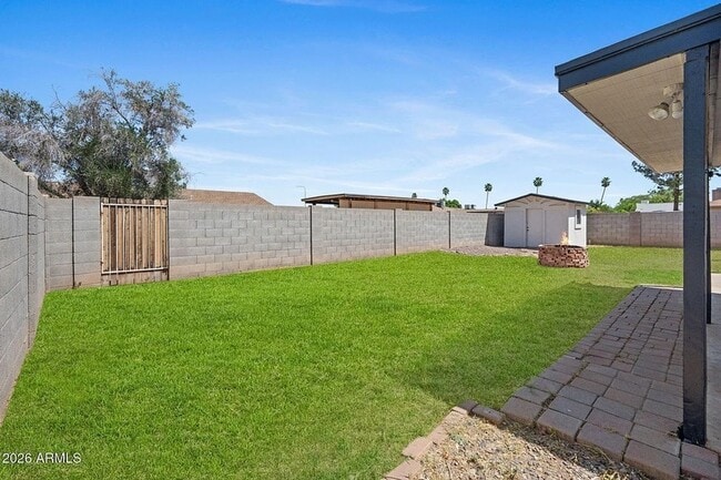 Building Photo - 1664 E Del Rio Dr
