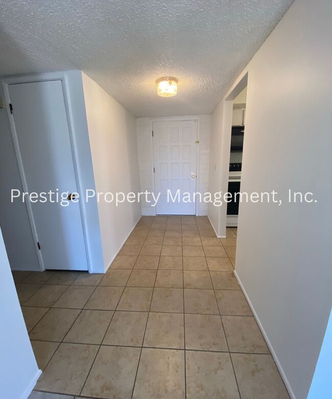 Building Photo - East Side Living Offering, Comfort & Conve...