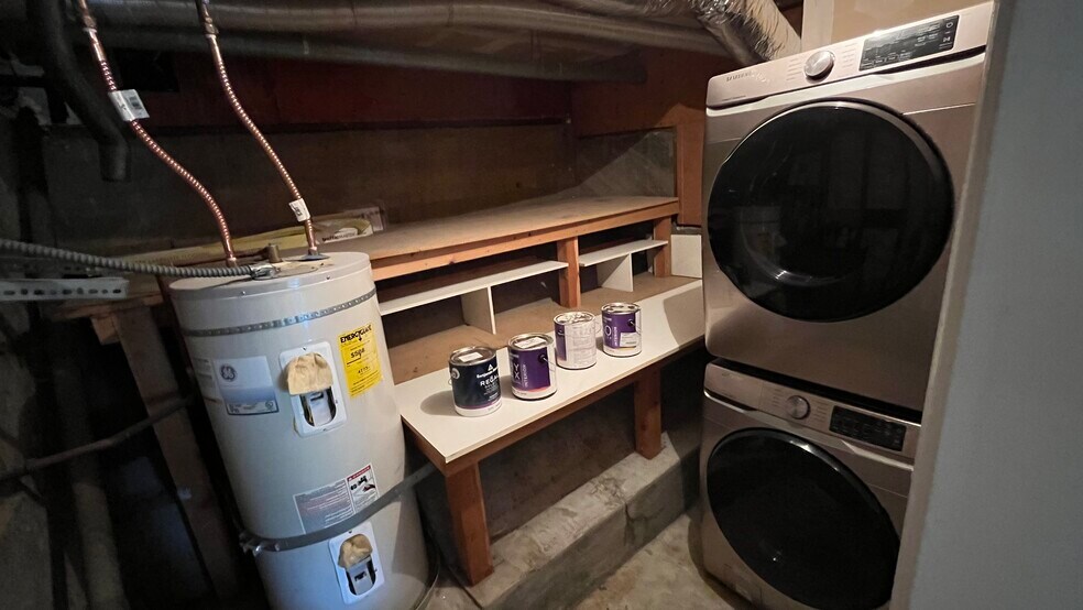 laundry / storage - 5964 Merriewood Dr