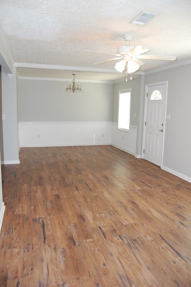 Building Photo - 111 Smallridge St