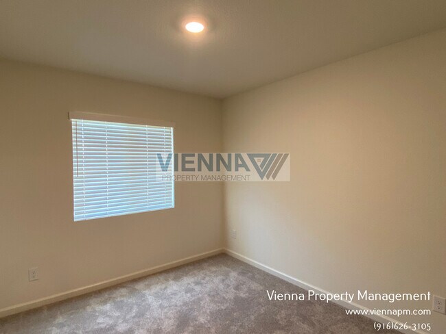 Building Photo - 700 Lincolnshire Cir