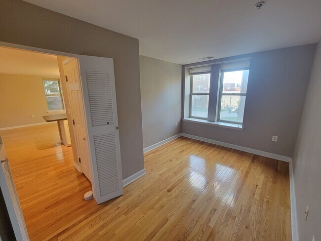 Building Photo - 1308 Clifton St NW