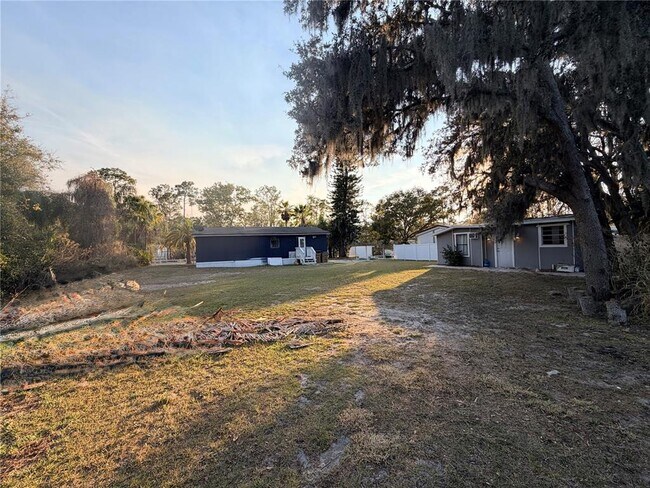 Building Photo - 5195 Countryside Ct