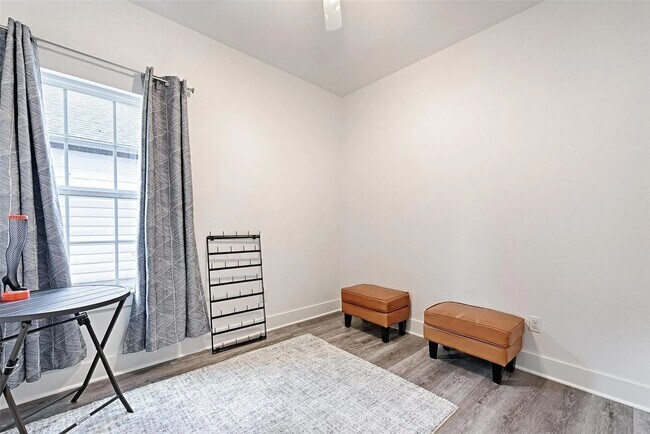 Building Photo - 2825 Farragut St