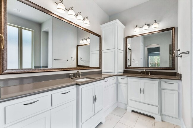 Building Photo - 1304 Damsel Caitlyn Dr