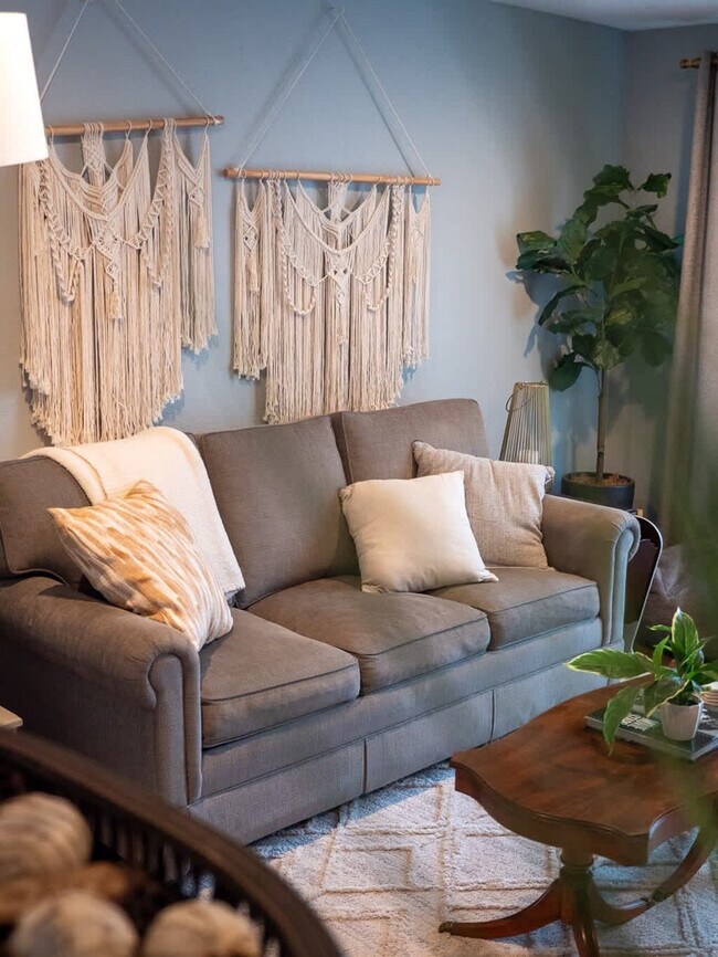 Building Photo - 3413 W Sunset Ave