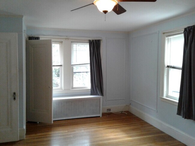Building Photo - 122 Lake St