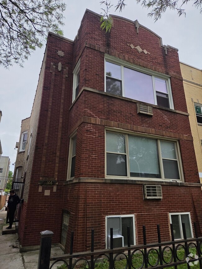 Building Photo - 6106 N Washtenaw Ave