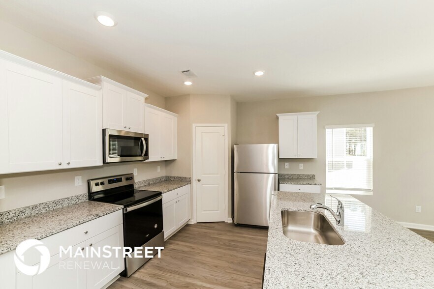 Building Photo - 517 Firethorn Ct